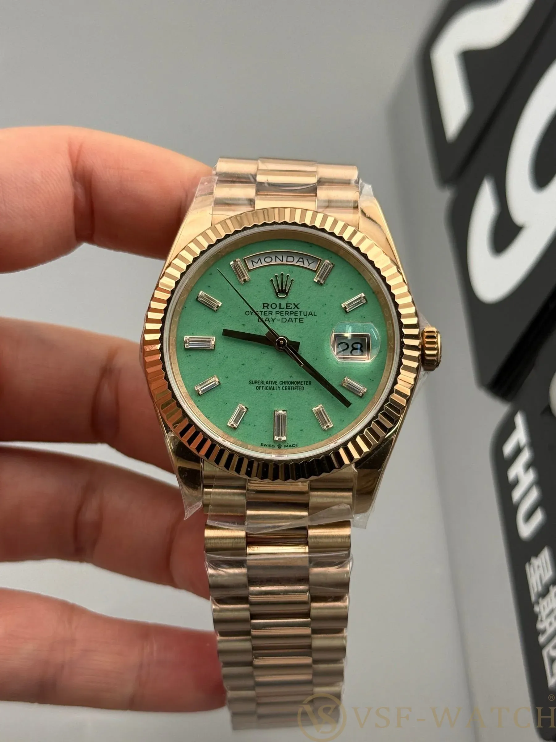 VS Factory Rolex Day-Date Yellow Gold Green Baguette Diamond