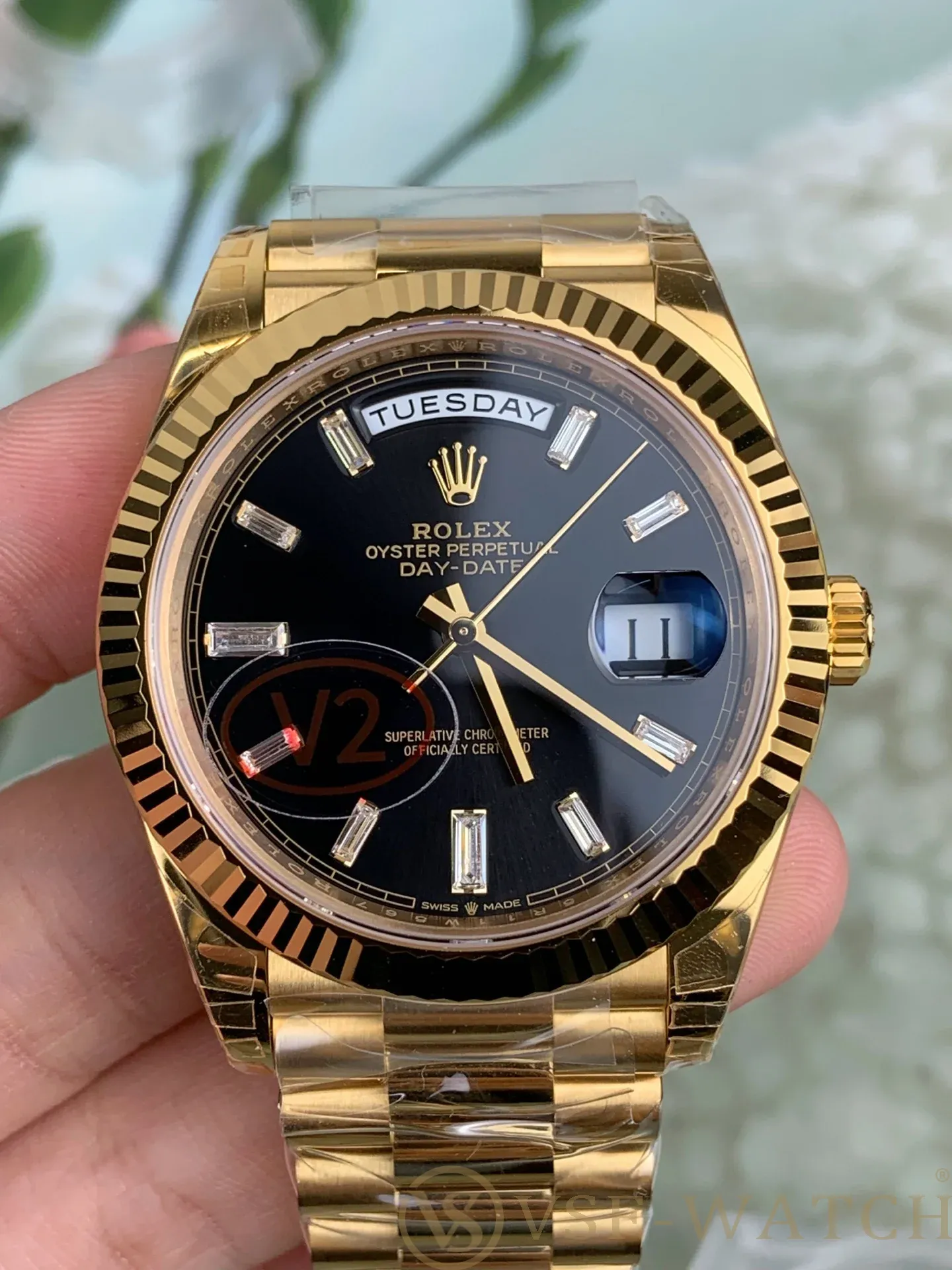 VS Factory Rolex Day-Date 40 Yellow Gold Black Baguette Diam